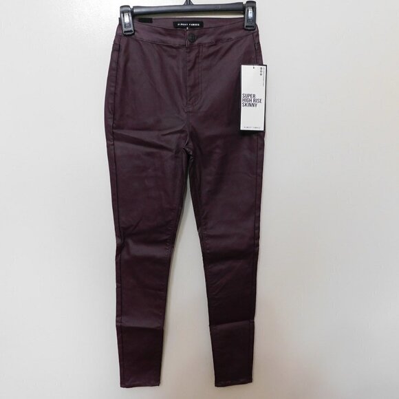 𝅺JR143 Almost Famous Pinot Juniors' Coated High-Rise Skinny Jeans Size 0 / 23x27 - Picture 1 of 2